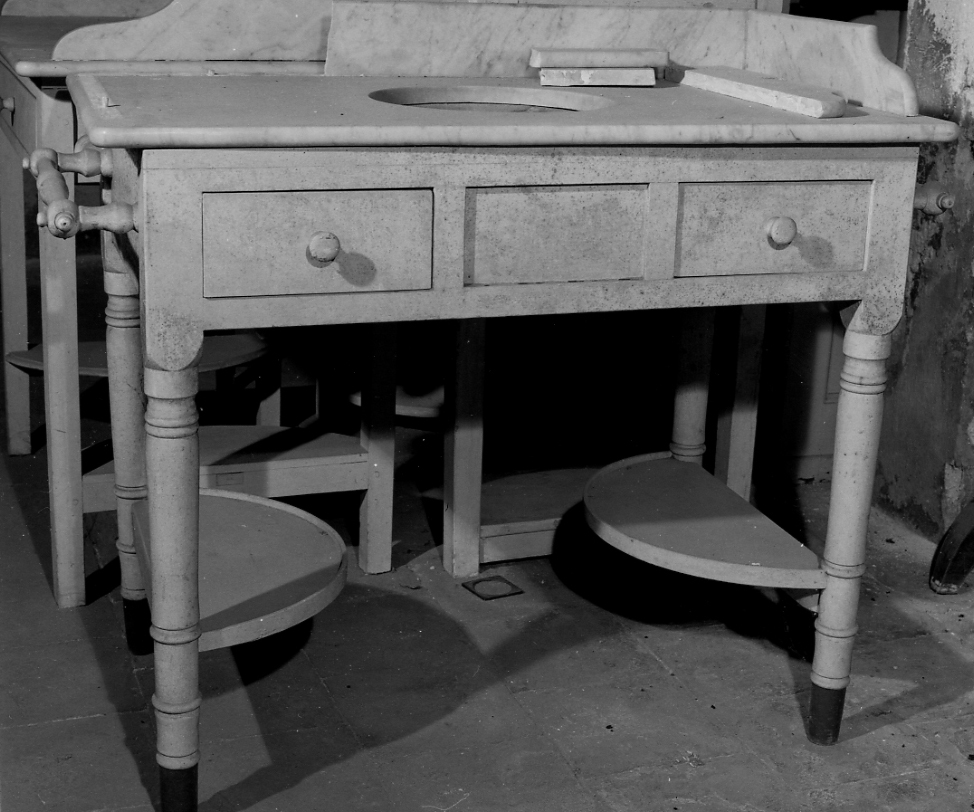 mobile, opera isolata - bottega piemontese (seconda metà sec. XIX)