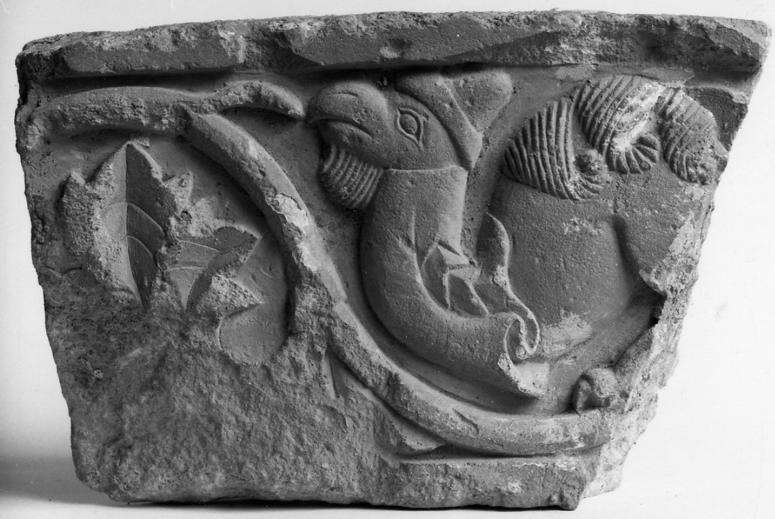 motivi decorativi vegetali e animali (archivolto, frammento) - ambito novarese (sec. XII)