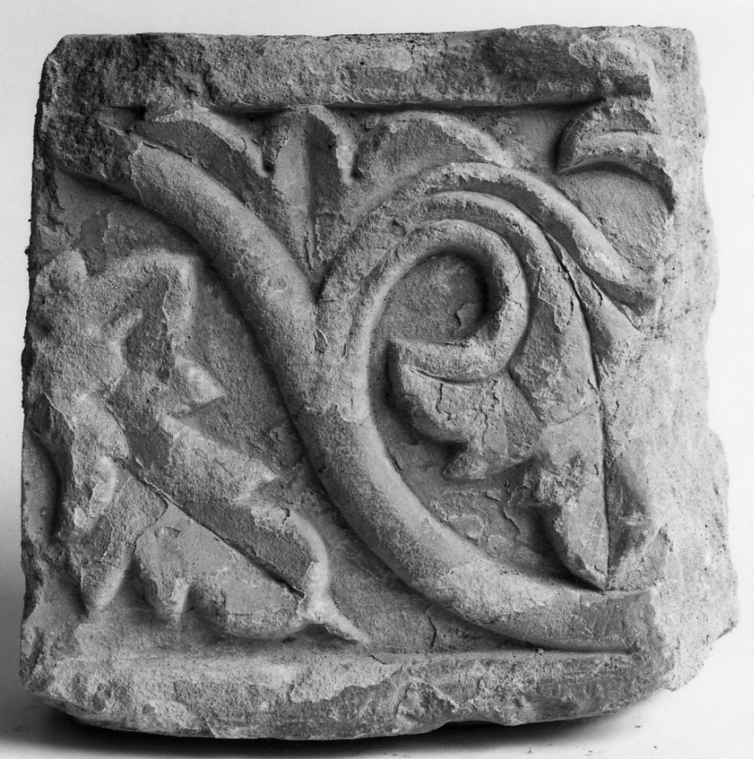 motivi decorativi vegetali e animali (archivolto, frammento) - ambito novarese (sec. XII)