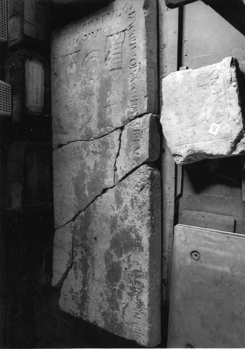 ritratto di Caravera di Camodeia (lastra tombale, opera isolata) - ambito novarese (prima metà sec. XIV)