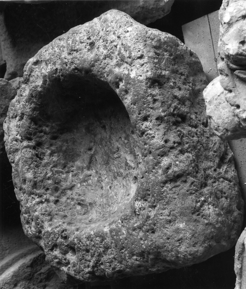 acquasantiera, opera isolata - ambito novarese (secc. XII/ XVI)