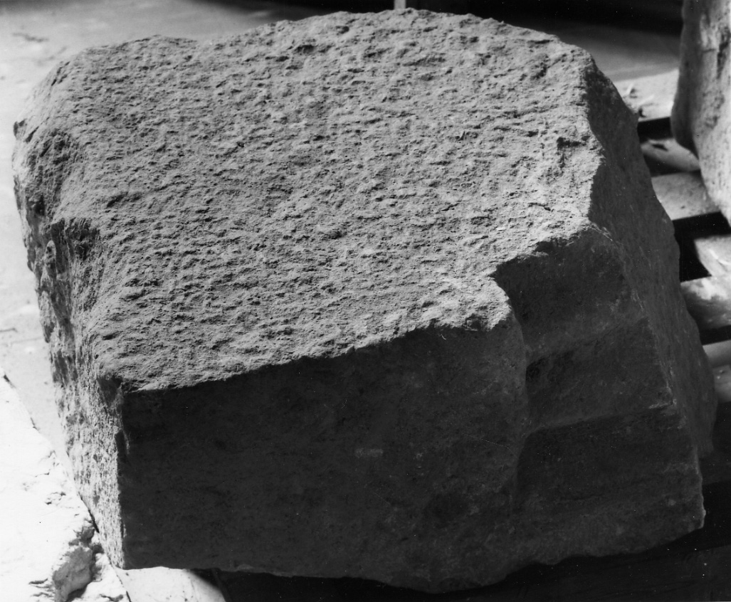 decorazione plastica, frammento - ambito novarese (secc. XII/ XVI)