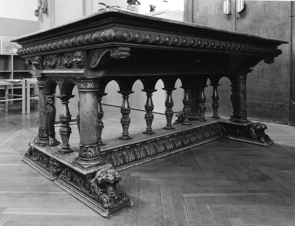 tavolo da pranzo, opera isolata - produzione Italia settentrionale (primo quarto sec. XX)