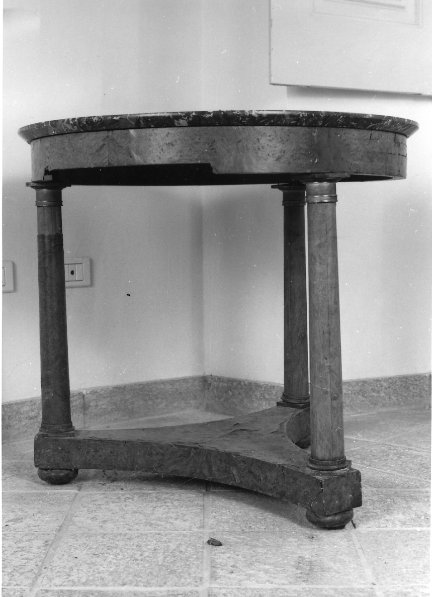 tavolino, opera isolata - produzione piemontese (primo quarto sec. XIX)