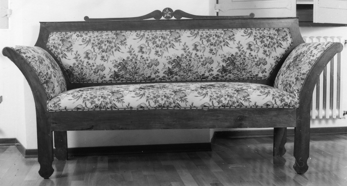 divano, elemento d'insieme - produzione piemontese (secondo quarto sec. XIX)