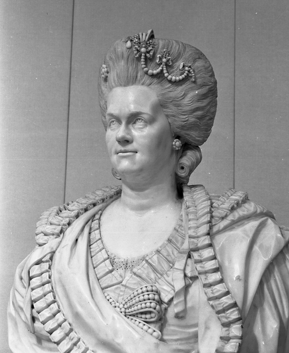 Ritratto di Teresa Provana Del Sabbione nata Ruffini di Diano, busto ritratto di Teresa Ruffini di Diano Provana Del Sabbione (scultura, opera isolata) di Collino Ignazio, Collino Filippo (sec. XVIII)