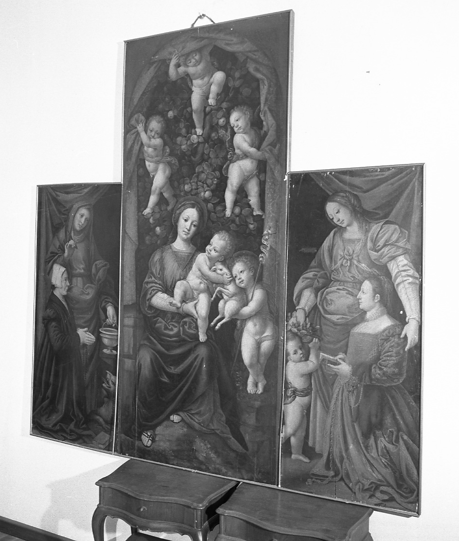 Madonna con Bambino, San Giovannino, Santa Marta, Santa Dorotea e due donatrici (trittico, opera isolata) di Ferrari Gaudenzio (bottega) (sec. XVI)
