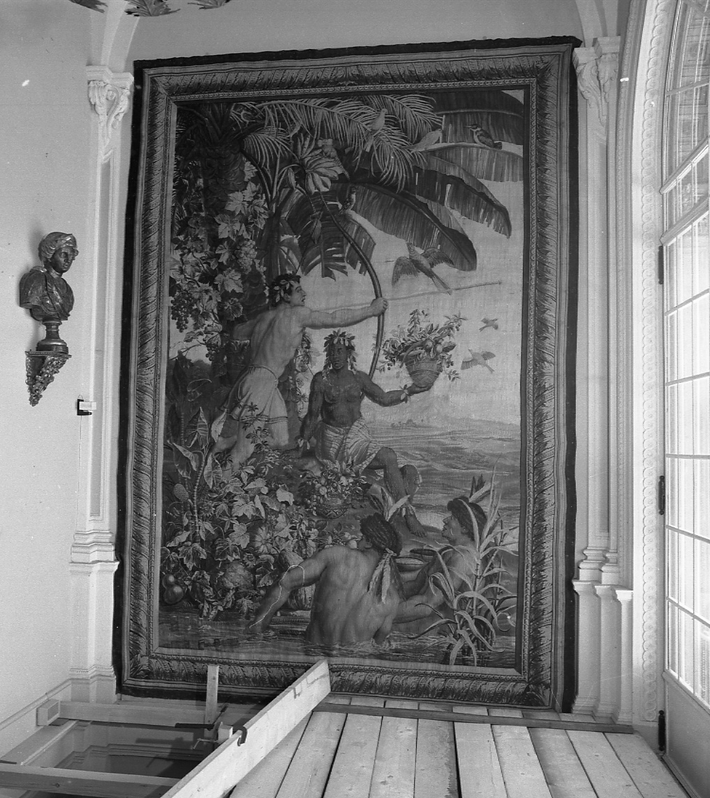 Le parti del mondo, scene di vita di indios amazzonici (arazzo, elemento d'insieme) - manifattura francese (fine/inizio secc. XVII/ XVIII)