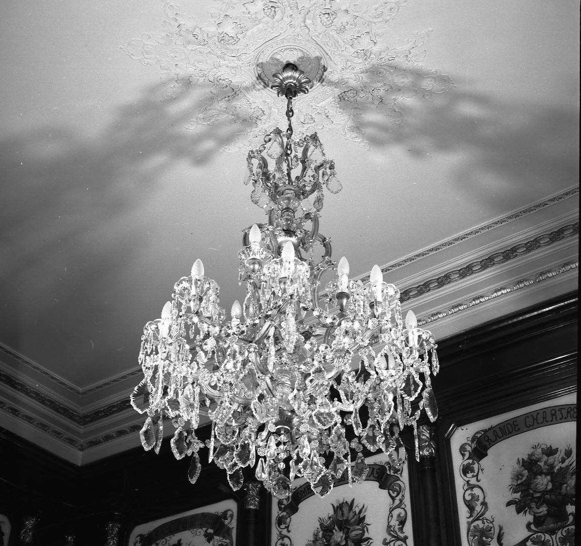 lampadario - a bracci, serie - produzione italiana (ultimo quarto sec. XIX)