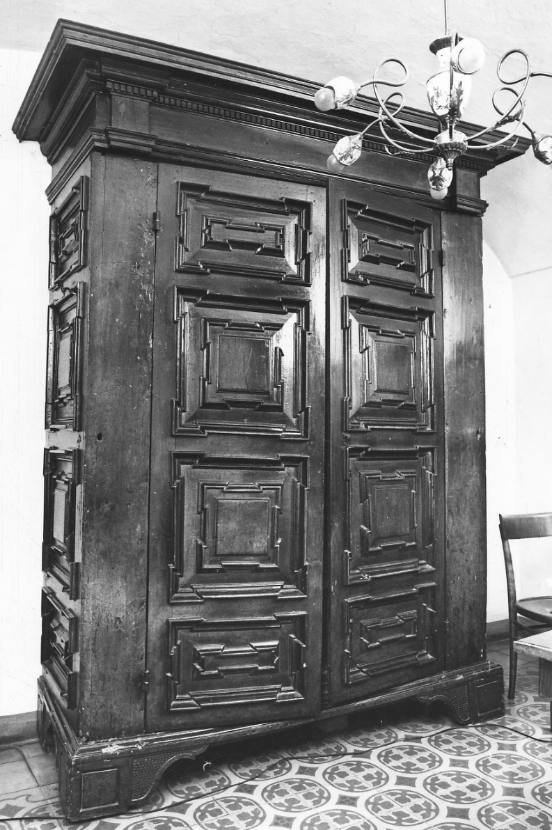 armadio, opera isolata - bottega piemontese (prima metà sec. XIX)