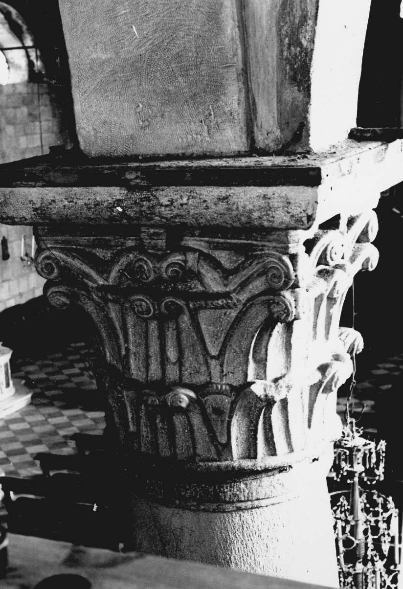 capitello di colonna, serie - bottega liguro-lombarda (seconda metà sec. XII)