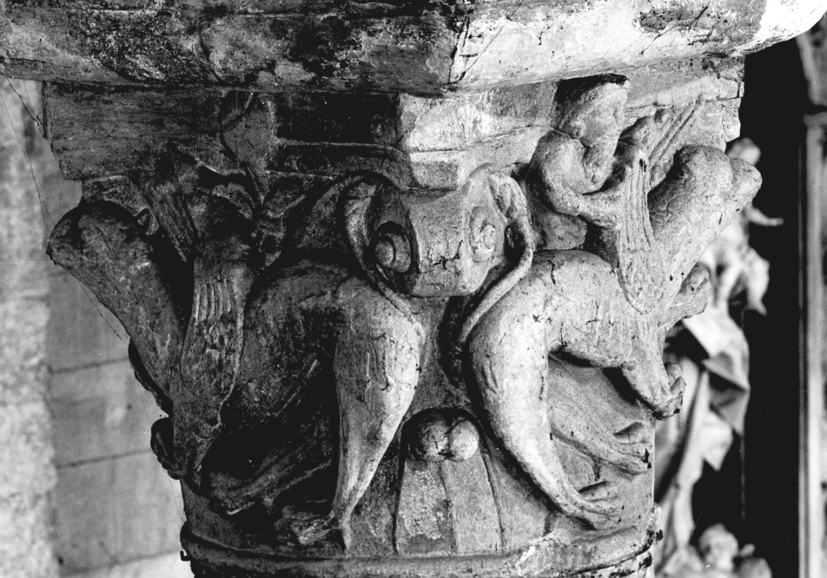 Figura maschile con grifone (capitello di colonna, opera isolata) - bottega liguro-lombarda (terzo quarto sec. XII)