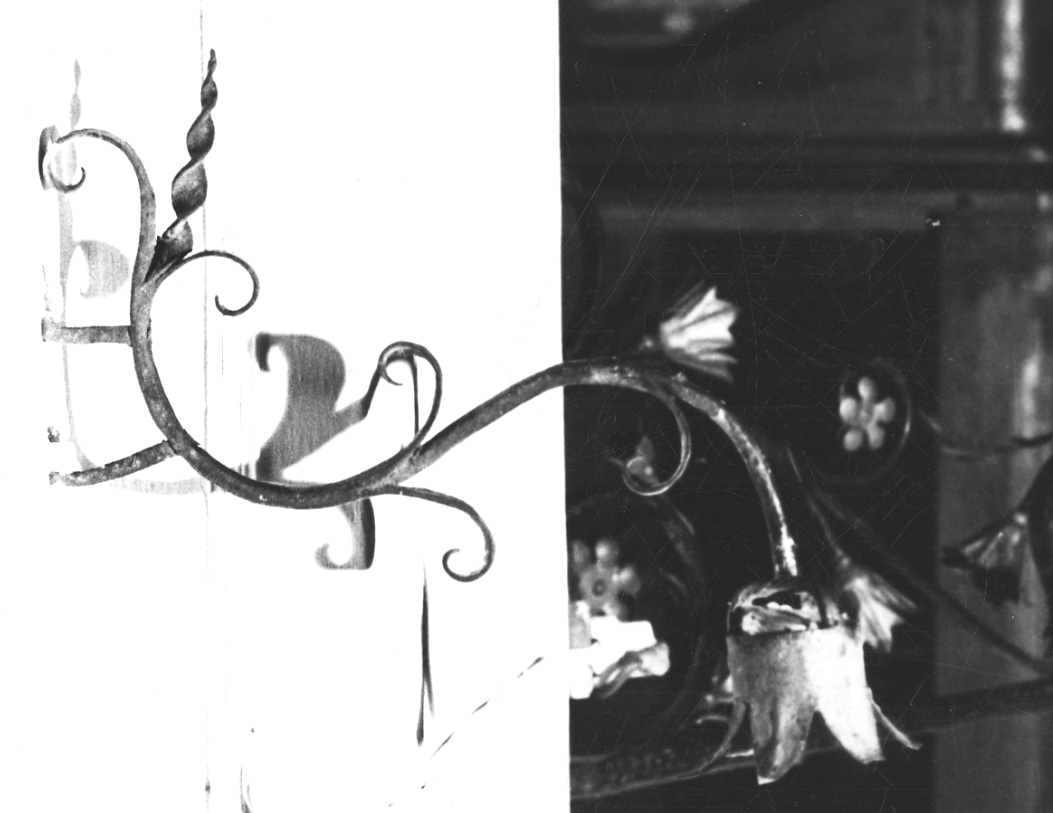 reggilampada a bracci, opera isolata - bottega alessandrina (prima metà sec. XX)