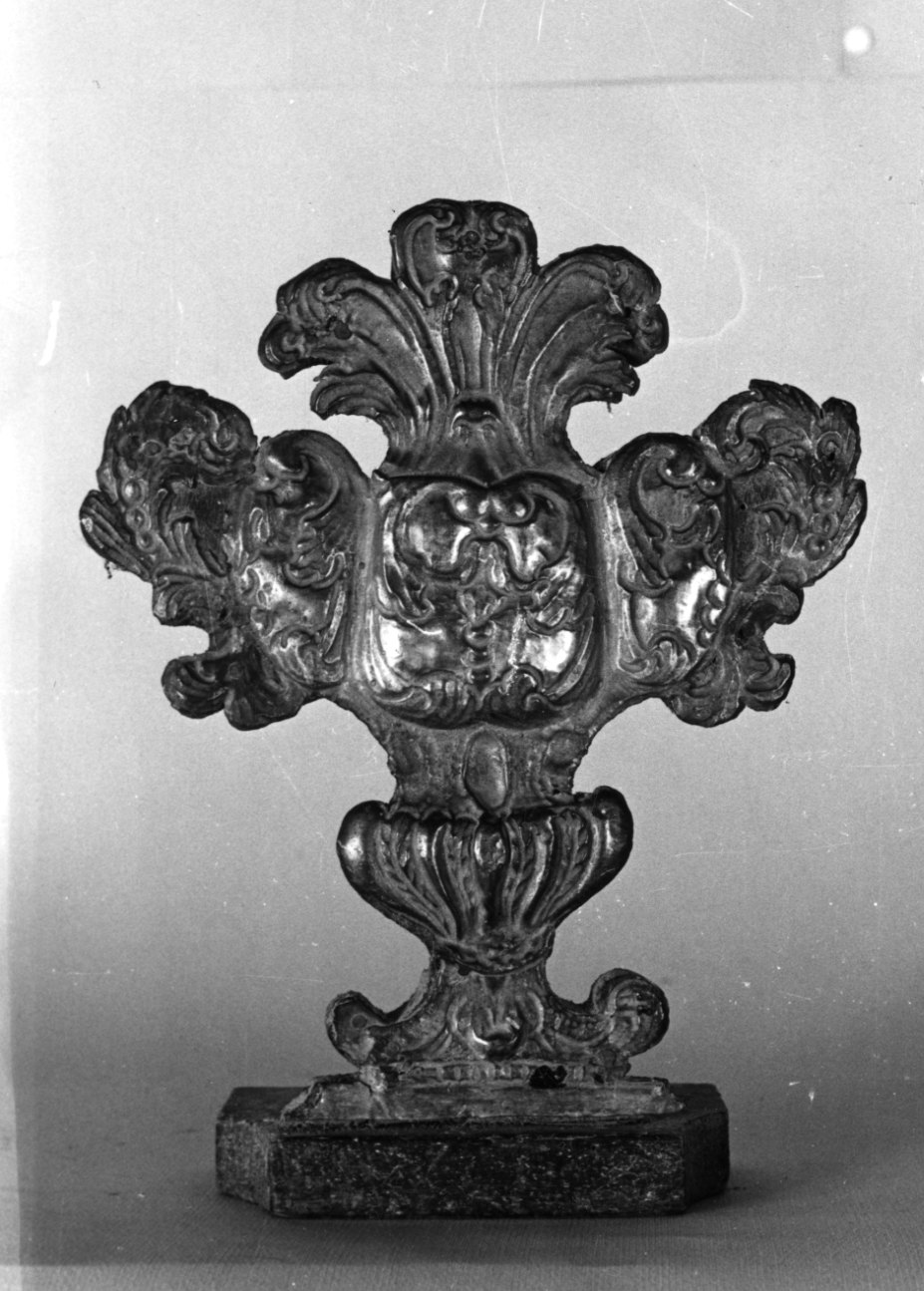 vaso d'altare con composizione floreale, serie - bottega alessandrina (fine sec. XVIII)