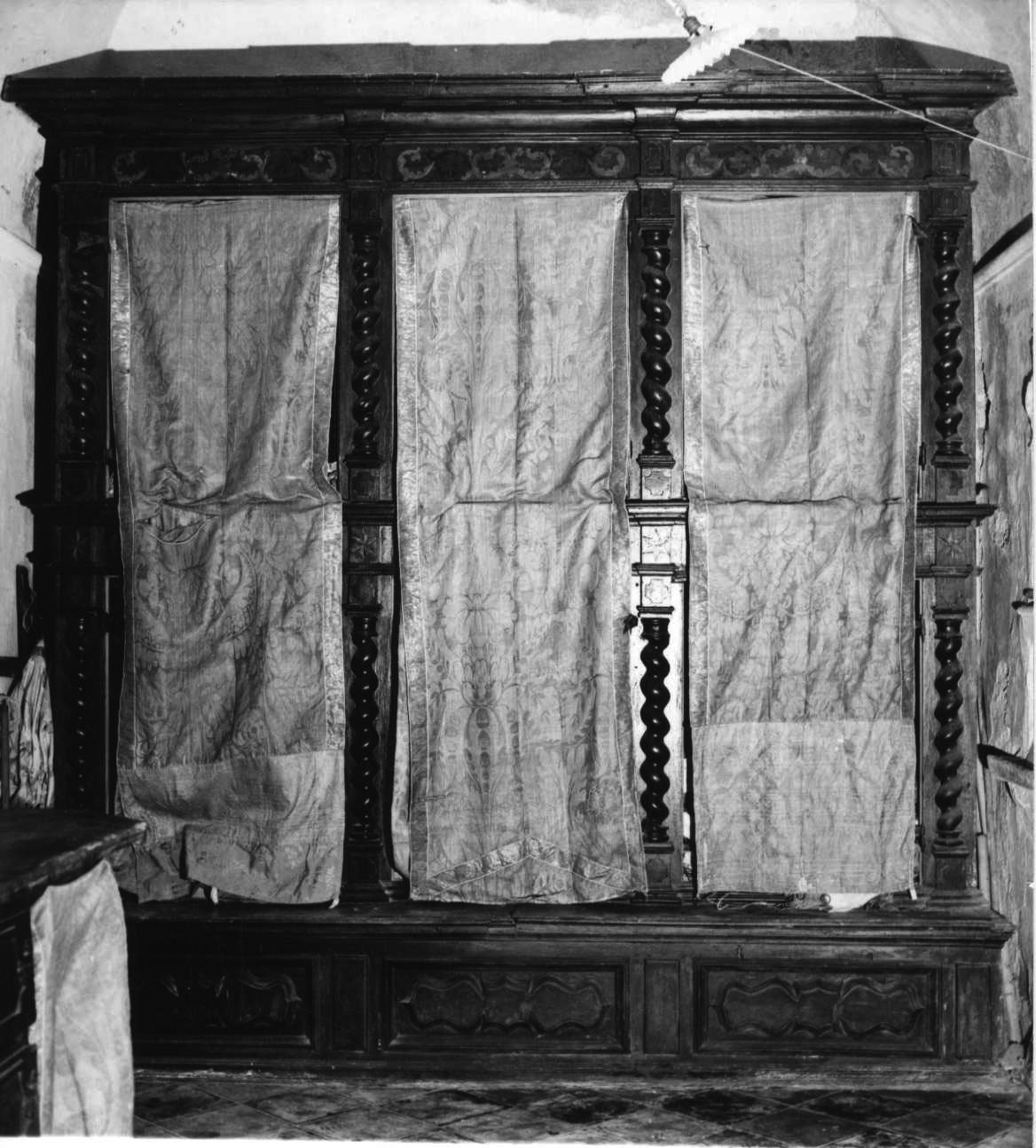 armadio, opera isolata di Grisone Giacomo (attribuito) (terzo quarto sec. XVIII)