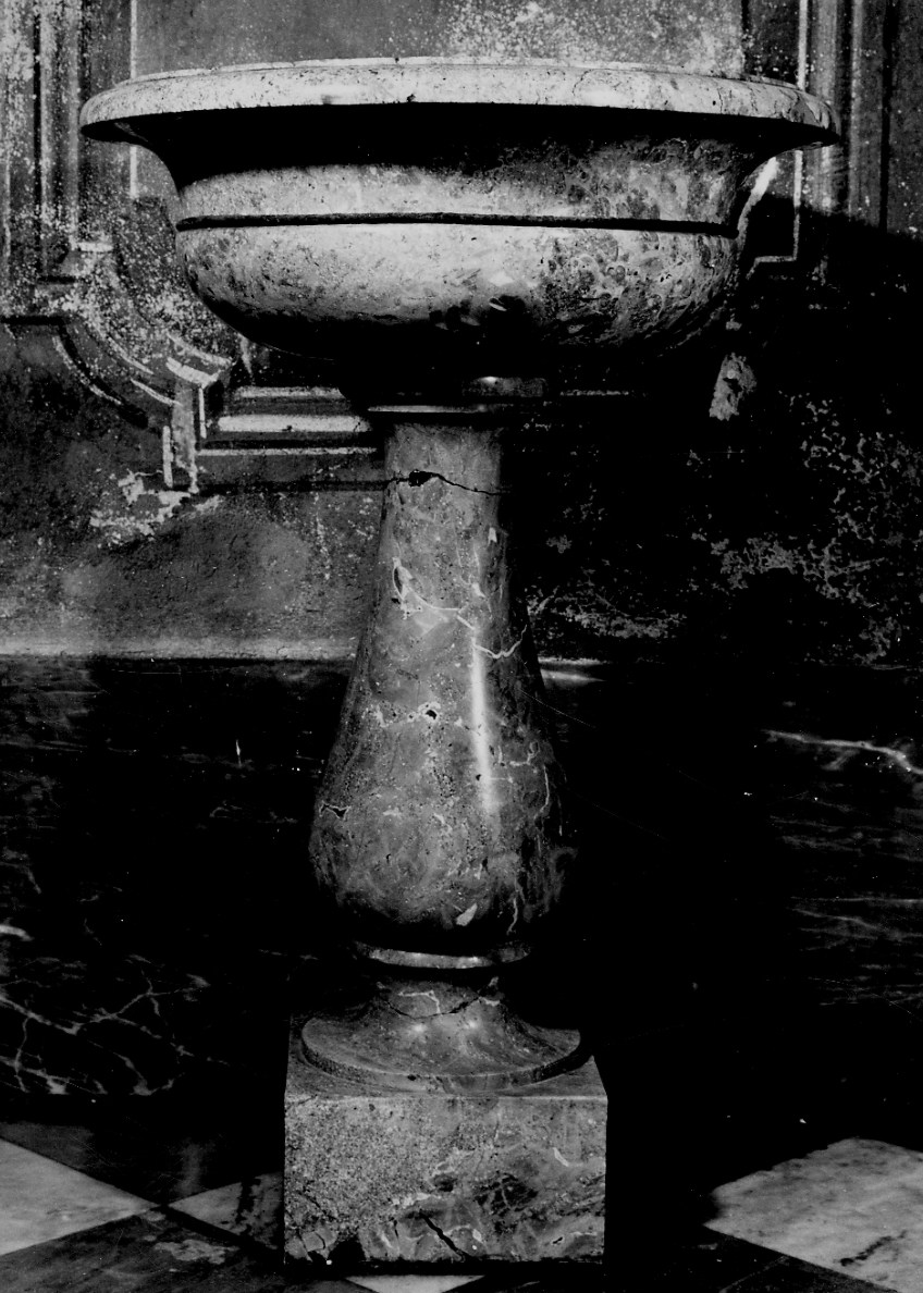 acquasantiera - a fusto, opera isolata - bottega piemontese (seconda metà sec. XVIII)