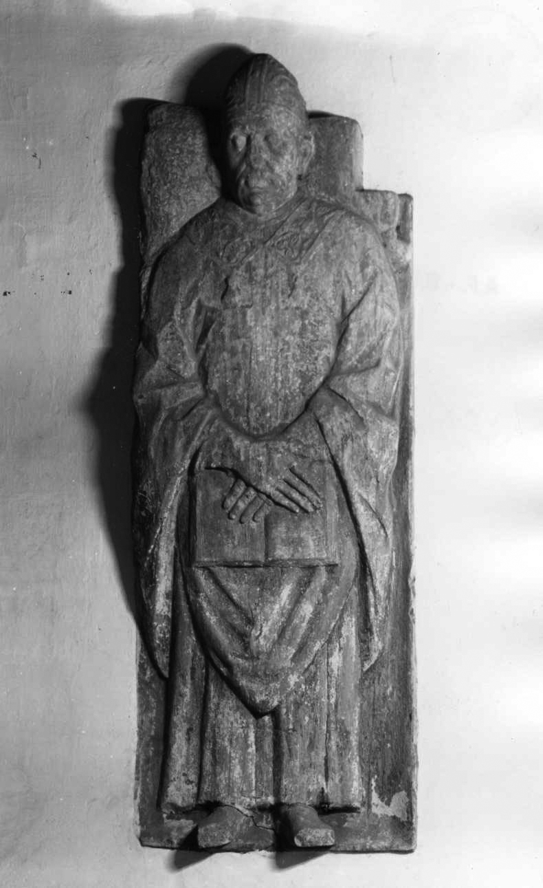 ritratto funebre del vescovo Marco Cattaneo de' Capitani (coperchio di sarcofago, opera isolata) di Solari Pietro Antonio detto Friasine (ultimo quarto sec. XV)