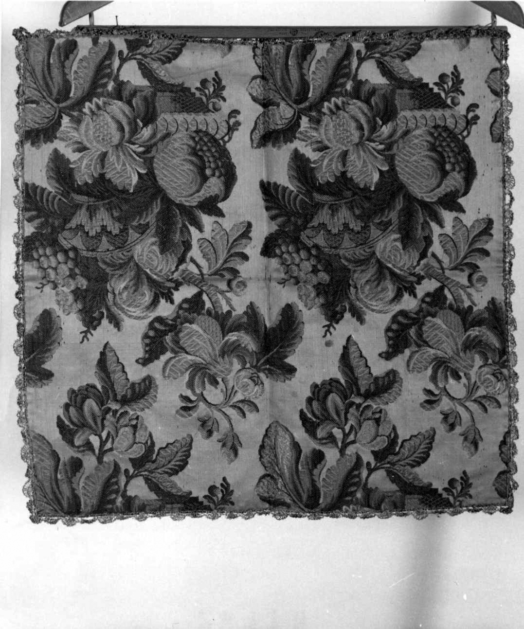 velo di calice, elemento d'insieme - manifattura francese (secondo quarto sec. XVIII)