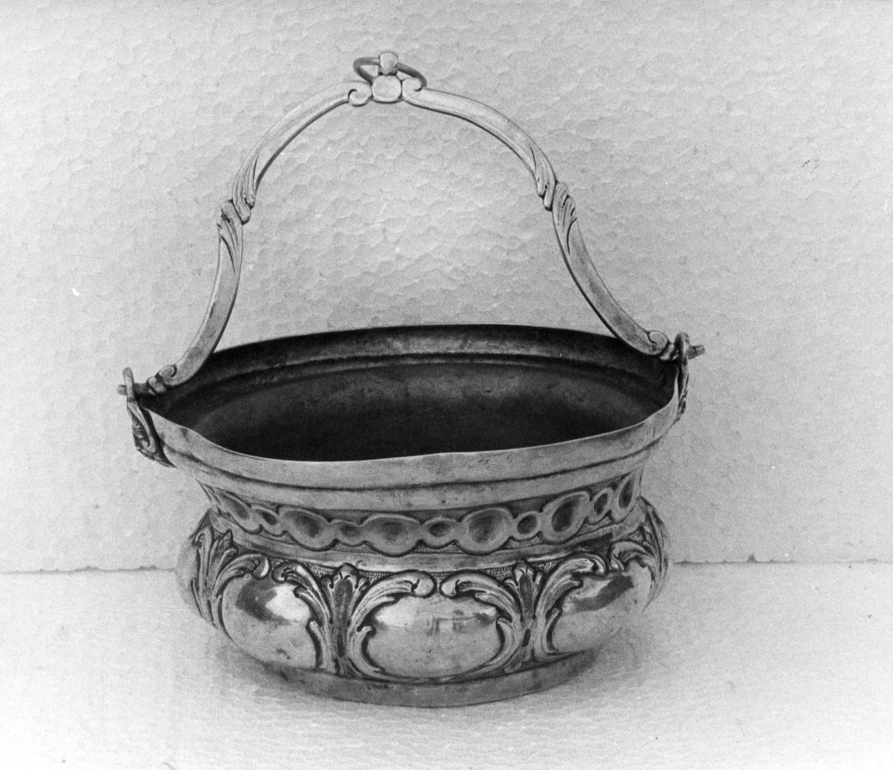 secchiello per l'acqua benedetta, elemento d'insieme - bottega Italia centro-settentrionale (sec. XVIII)