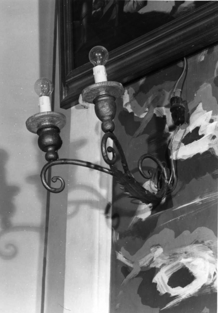 lampada - a muro, serie - bottega piemontese (fine/inizio secc. XIX/ XX)