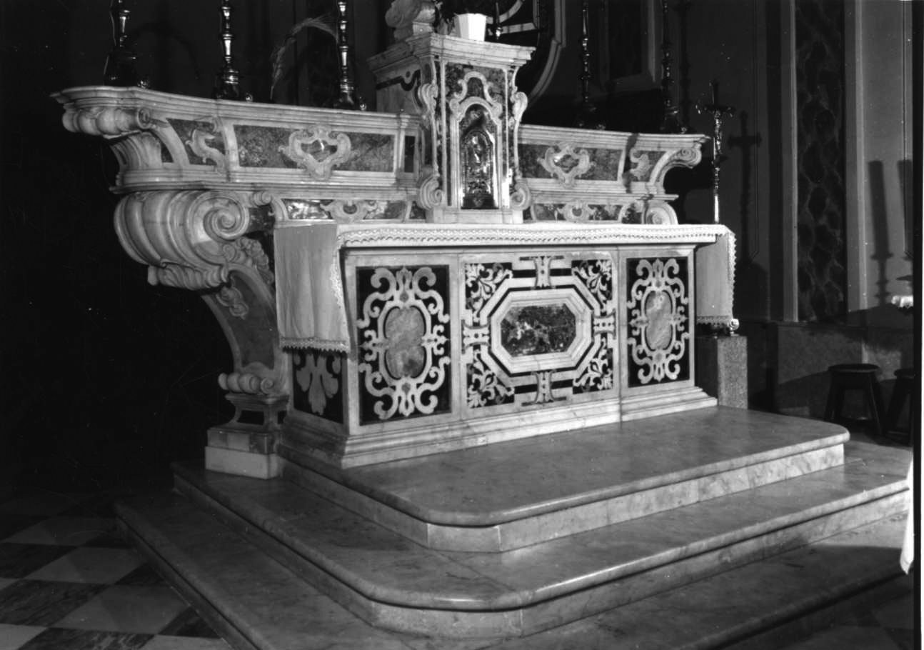 altare maggiore, insieme - bottega ligure (prima metà, metà sec. XVII, sec. XVIII)