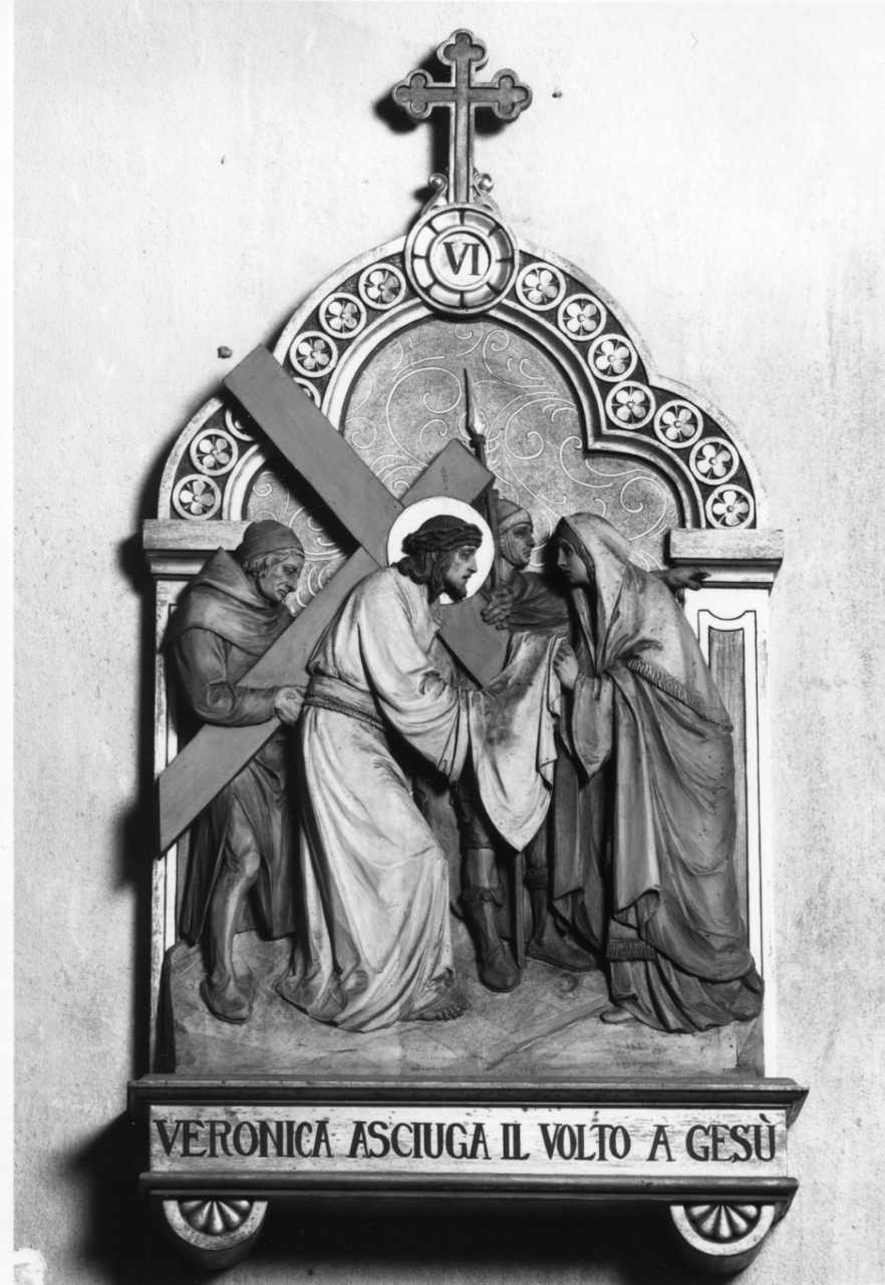stazione VI: Gesù asciugato dalla Veronica (dipinto, elemento d'insieme) di Casa Cristiano Delago (secondo quarto sec. XX)