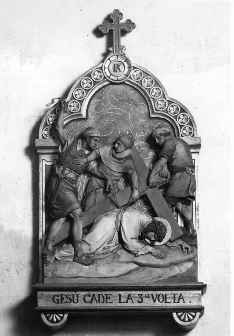 stazione IX: Gesù cade sotto la croce la terza volta (dipinto, elemento d'insieme) di Casa Cristiano Delago (secondo quarto sec. XX)
