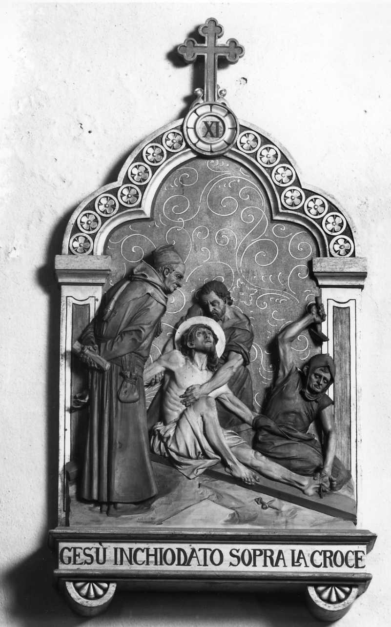 stazione XI: Gesù inchiodato alla croce (dipinto, elemento d'insieme) di Casa Cristiano Delago (secondo quarto sec. XX)