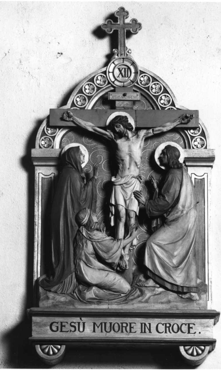 stazione XII: Gesù innalzato e morto in croce (dipinto, elemento d'insieme) di Casa Cristiano Delago (secondo quarto sec. XX)
