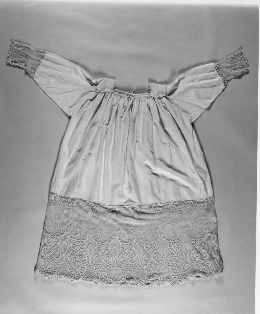 camice ecclesiastico, opera isolata - manifattura piemontese (primo quarto sec. XX)