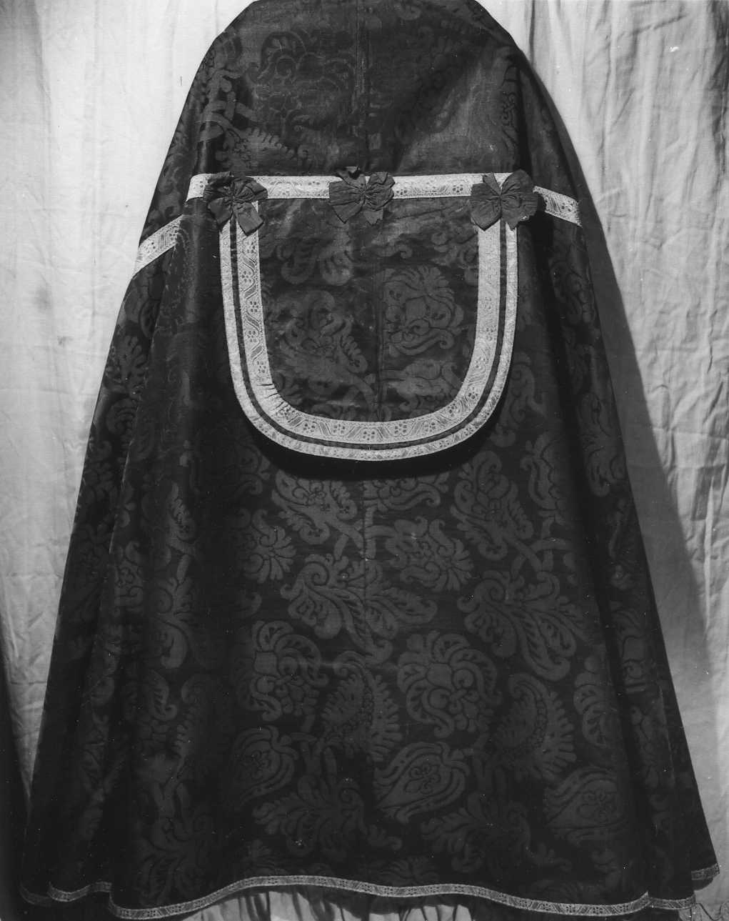 piviale, opera isolata - manifattura lucchese (sec. XVII)