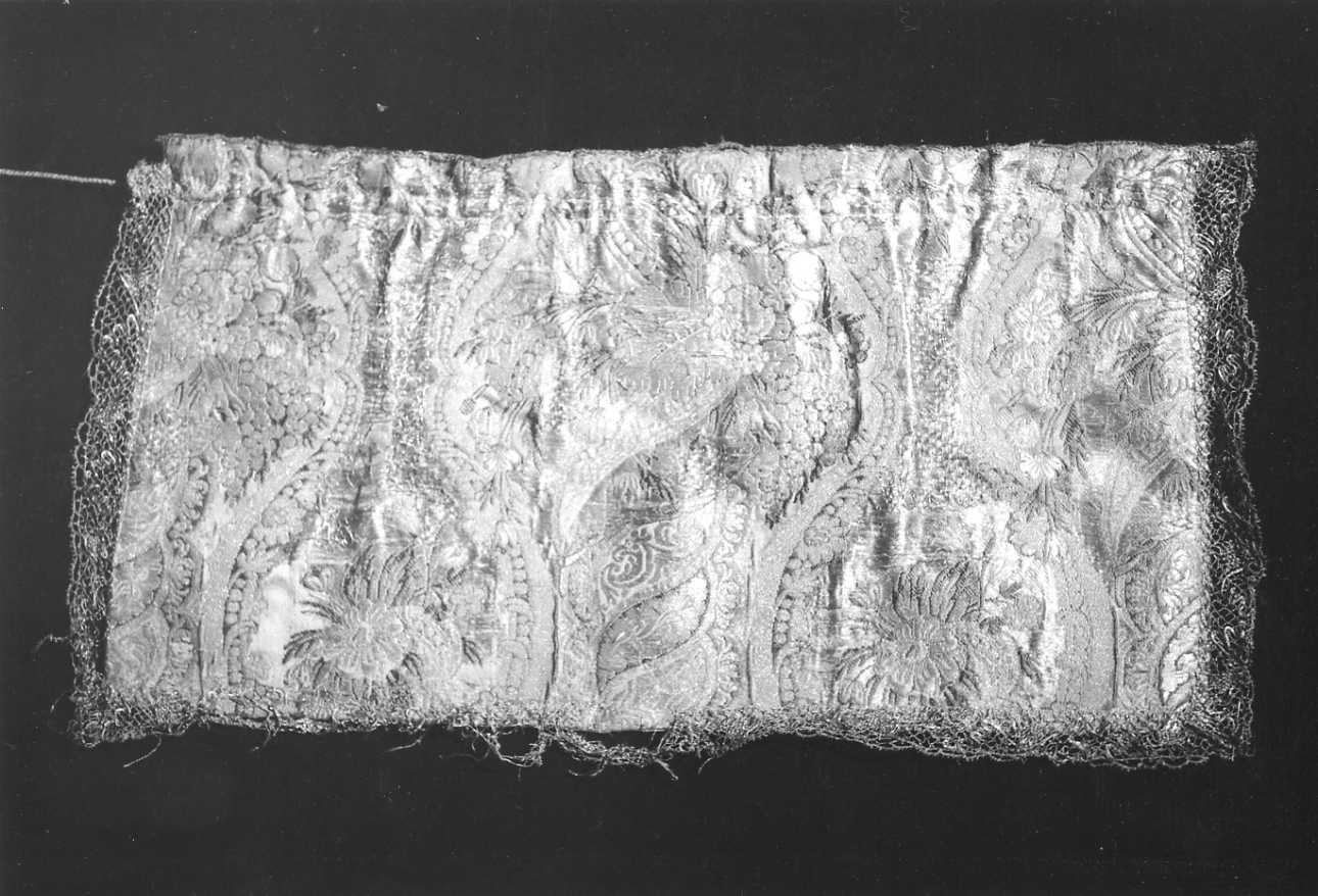 conopeo di pisside, opera isolata - manifattura reggiana (fine sec. XVII)