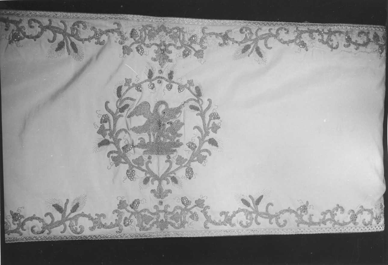 pellicano (velo omerale, opera isolata) - manifattura lombarda (seconda metà sec. XVIII)