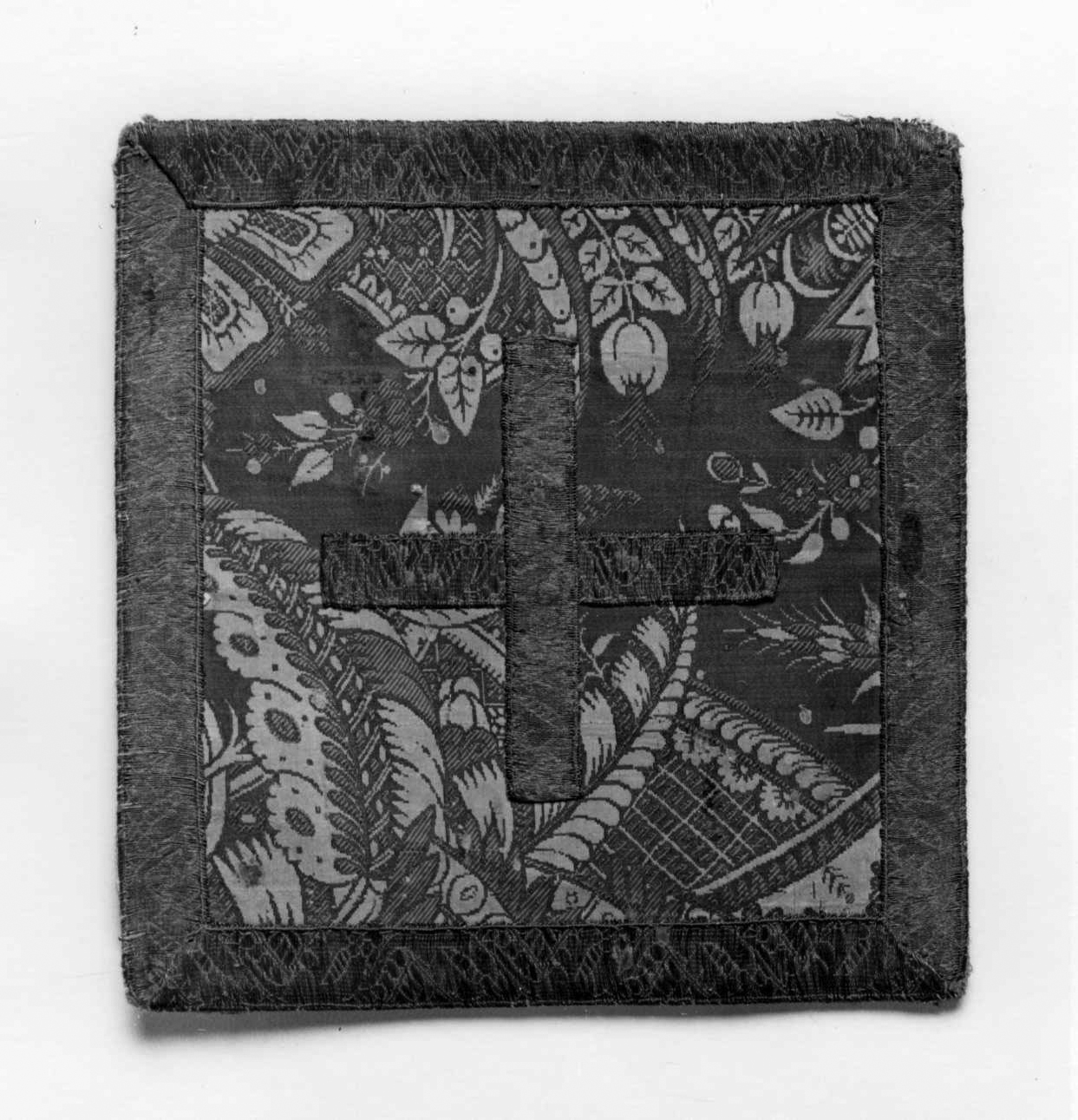 borsa del corporale, elemento d'insieme - manifattura italiana (primo quarto sec. XVIII)