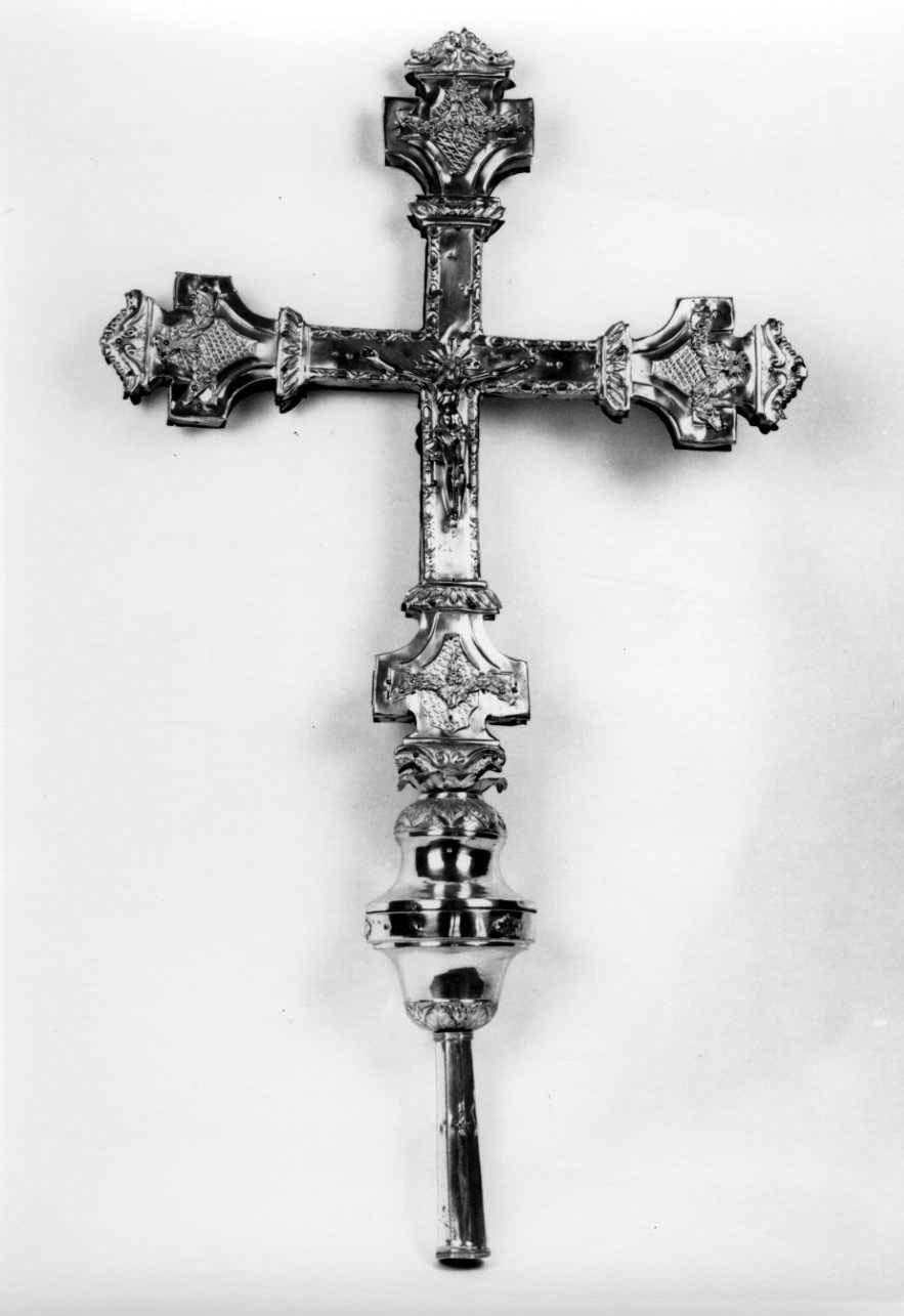 Cristo crocifisso (croce processionale, insieme) di Bava Carlo (primo quarto sec. XIX)
