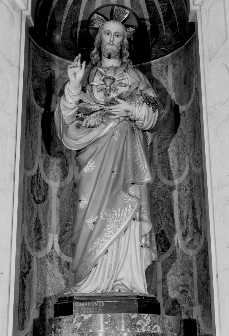 Sacro Cuore di Gesù (statua, opera isolata) di Marengo Giuseppe (secondo quarto sec. XX)