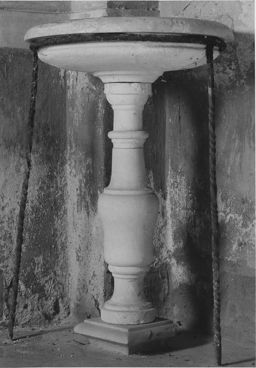 acquasantiera - a fusto, opera isolata - ambito piemontese (sec. XVIII)