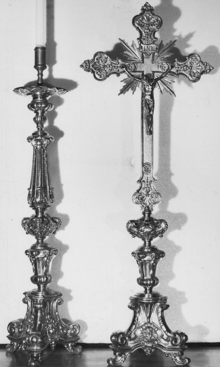 Cristo crocifisso (croce d'altare, opera isolata) di Bertarelli Fratelli Ditta (inizio sec. XX)