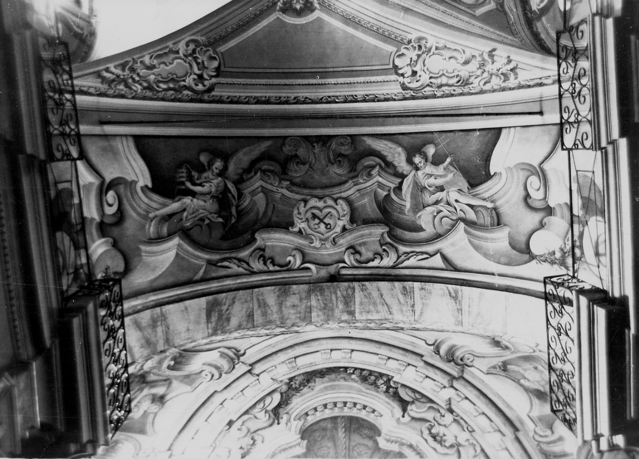 angioletti con insegne papali (decorazione pittorica, elemento d'insieme) - ambito piemontese (metà sec. XVIII)