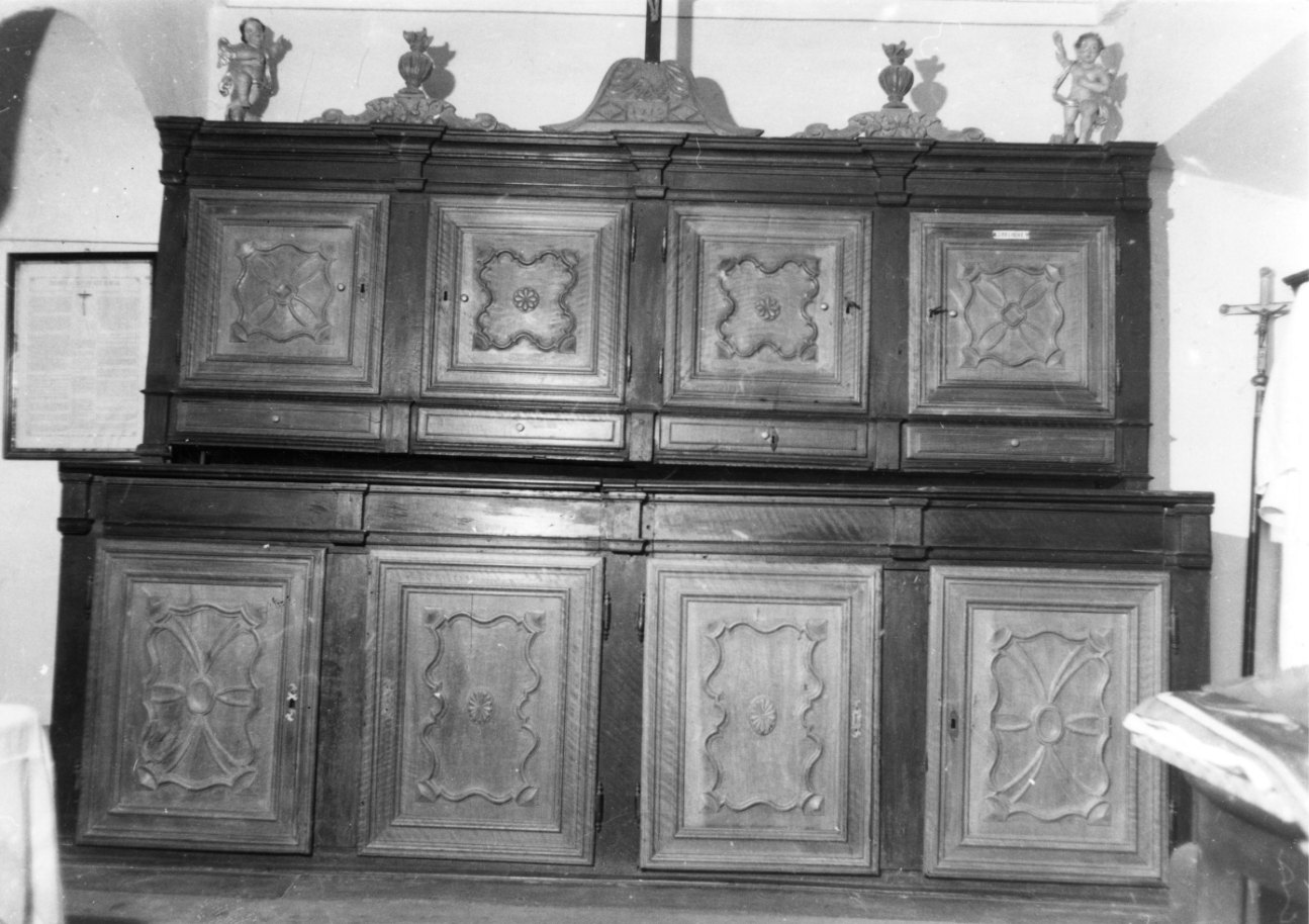 mobile da sacrestia con alzata, opera isolata di Nelva (metà sec. XVIII)