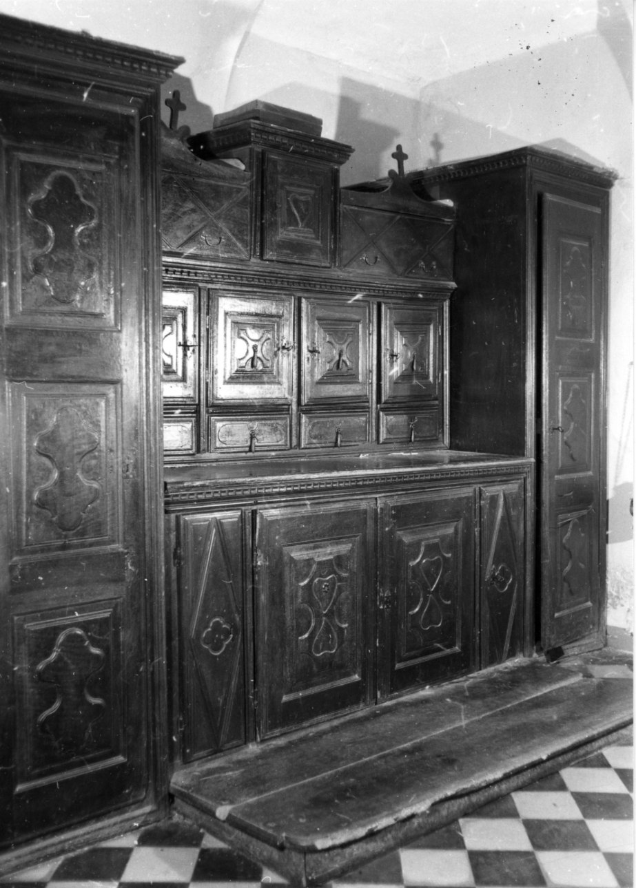 mobile da sacrestia, opera isolata - bottega biellese (inizio sec. XVIII)