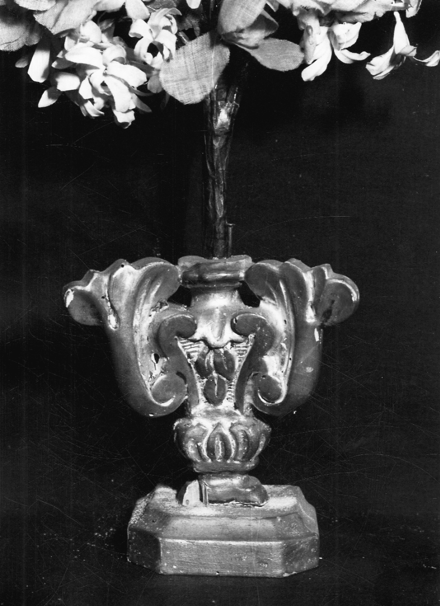 vaso d'altare con composizione floreale, serie - bottega vercellese (fine sec. XVIII)