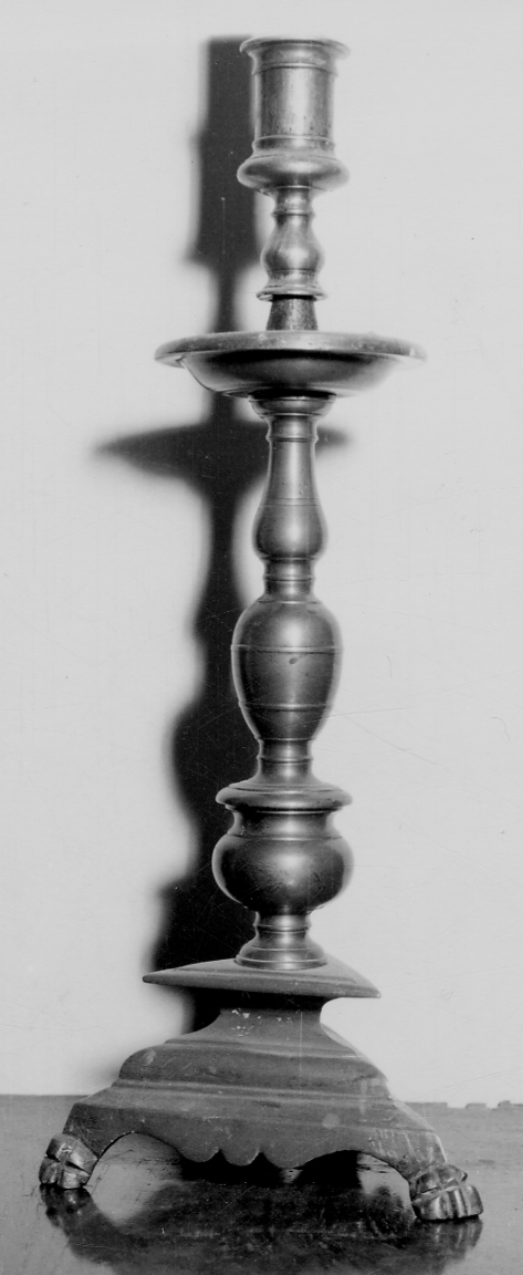 candeliere, opera isolata - bottega piemontese (secc. XVII/ XVIII)