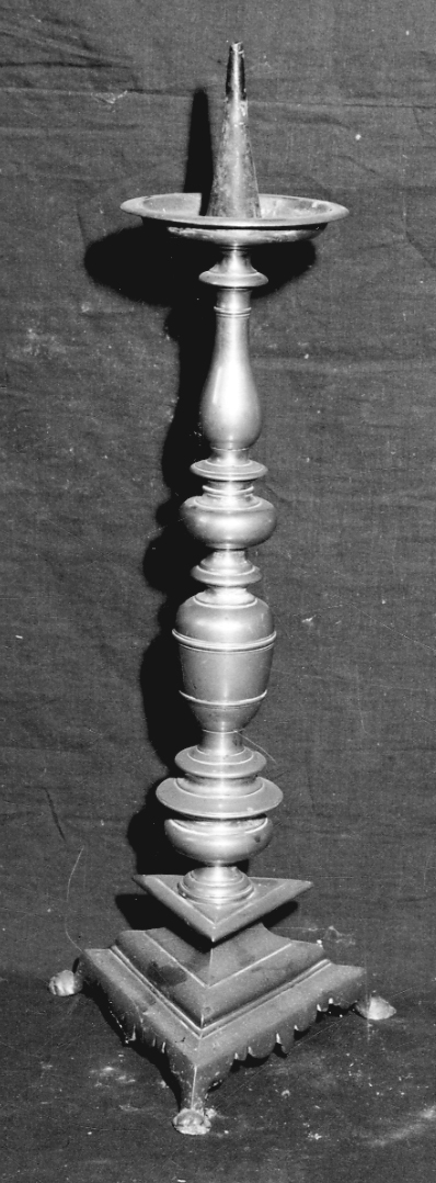 candeliere, serie - bottega piemontese (secc. XVII/ XVIII)