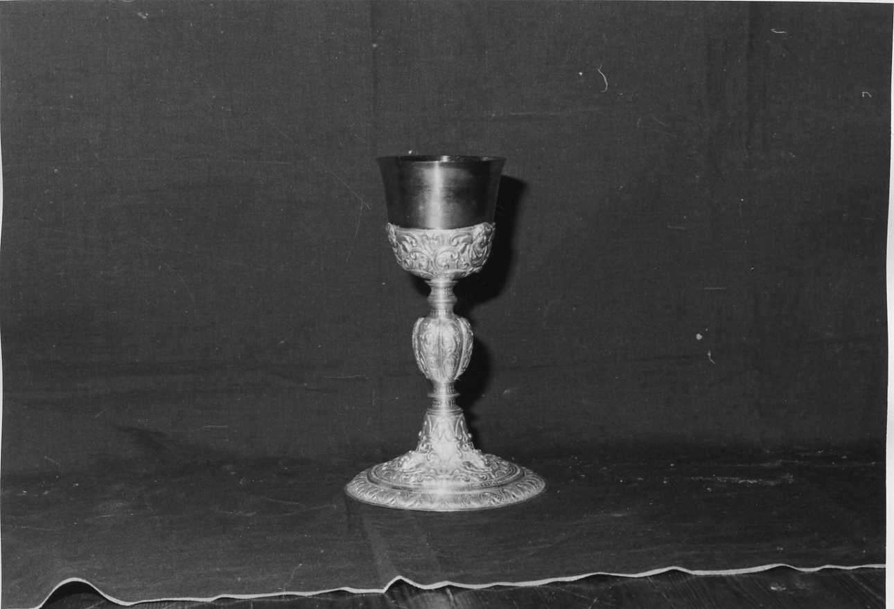 motivi decorativi a girali vegetali con angeli (calice, opera isolata) - bottega biellese (sec. XVII)