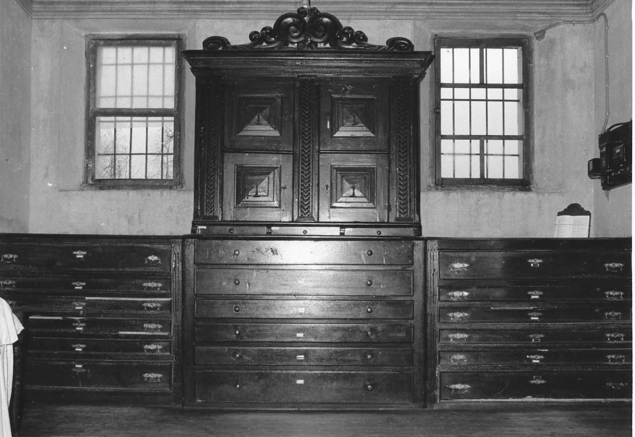 mobile da sacrestia con alzata, opera isolata - bottega piemontese (sec. XVIII)