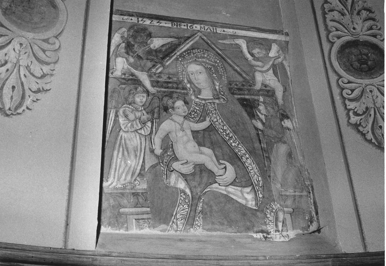 Madonna con Bambino in trono (dipinto, opera isolata) di De Bosis Daniele (attribuito) (secondo quarto sec. XVI)