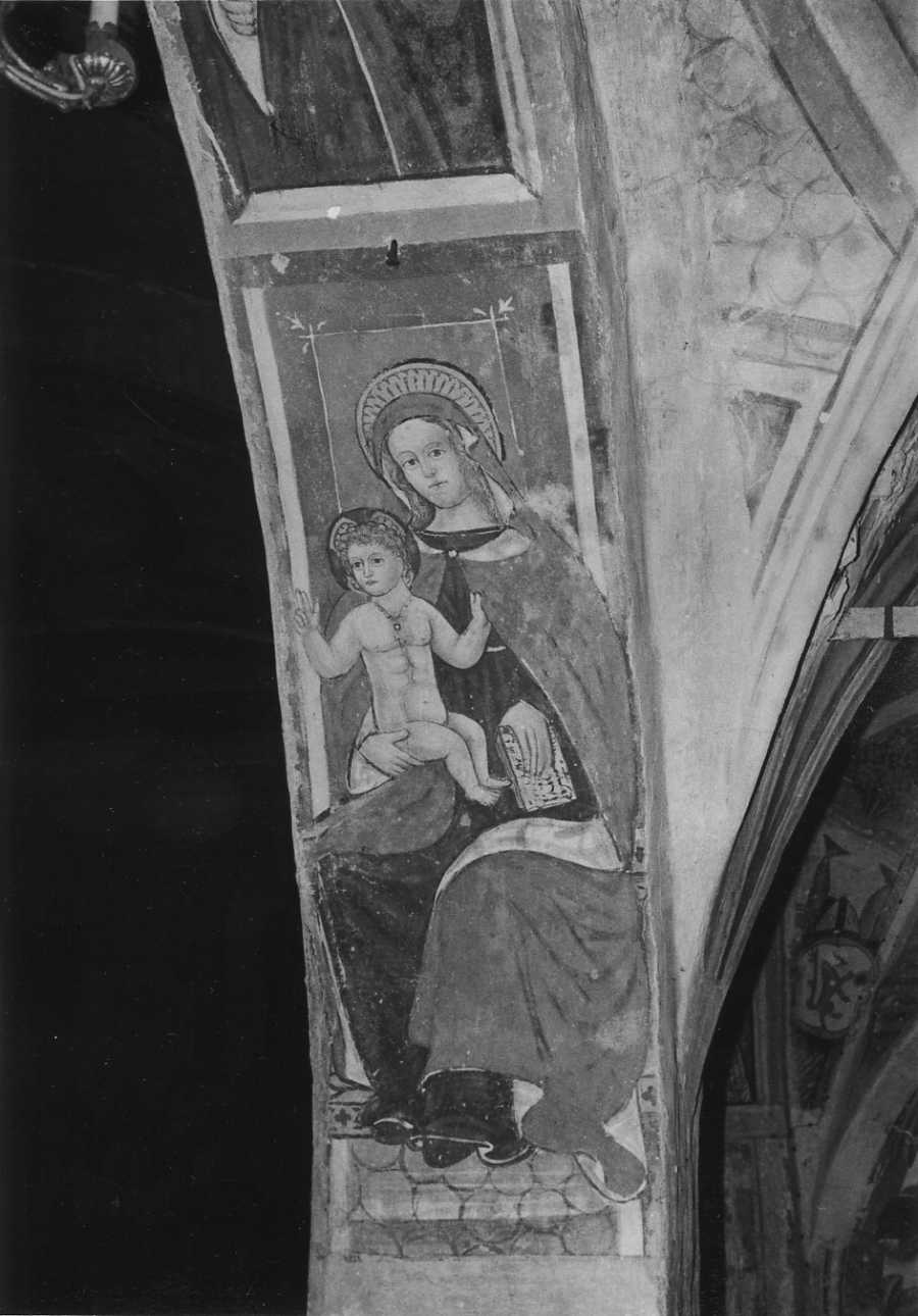 Madonna con Bambino in trono (dipinto, elemento d'insieme) di De Bosis Daniele (attribuito) (inizio sec. XVI)