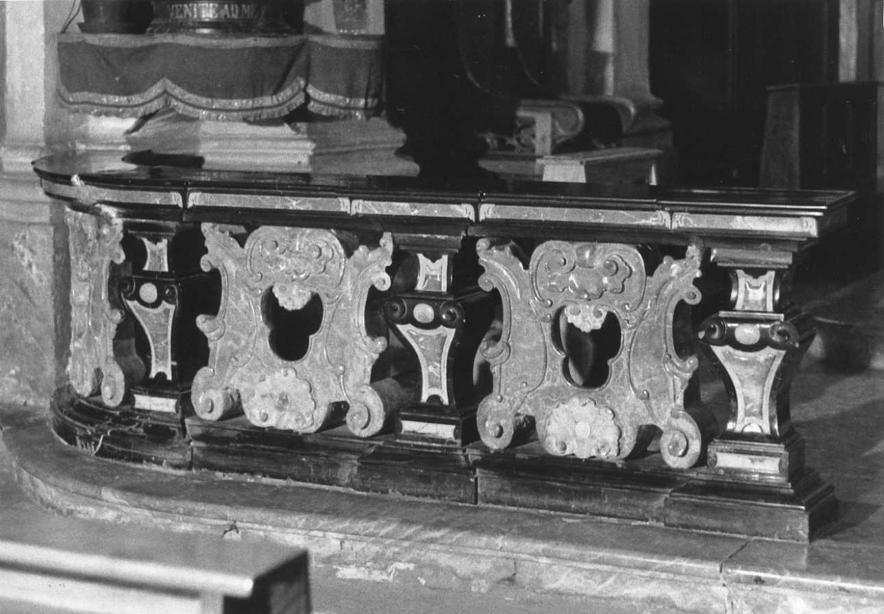 balaustrata di altare, coppia - bottega piemontese (prima metà sec. XVII)