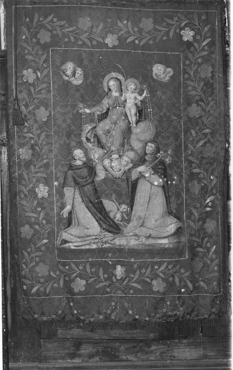 Madonna del Rosario con San Domenico e Santa Caterina da Siena (stendardo processionale, opera isolata) - manifattura biellese (sec. XIX)